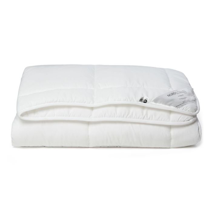 Allergivenlig fiberdyne 200x220 cm - Helårs dobbeltdyne - Let fugttransporterende dyne - Nordstrand Home dobbeltdyne